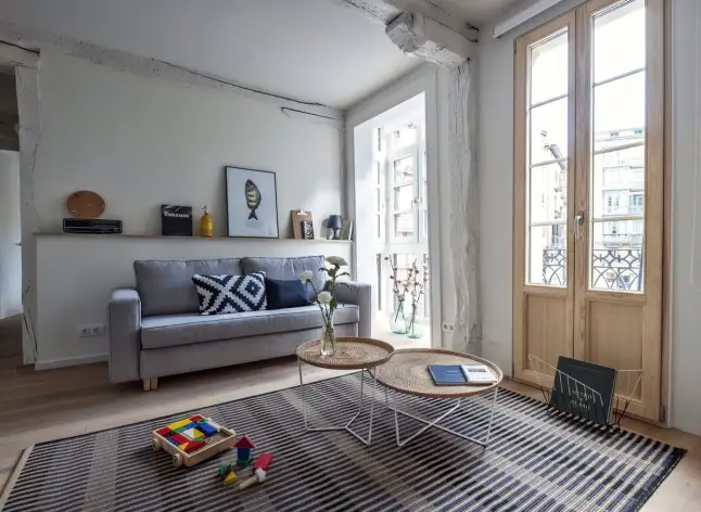 Detalii industriale intr-o amenajare scandinava din Spania