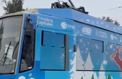 Tramvaiul Colindelor și alte vehicule STB decorate festiv revin pe străzile Bucureștiului