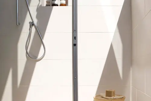 O casa minimalista, intr-un depozit abandonat