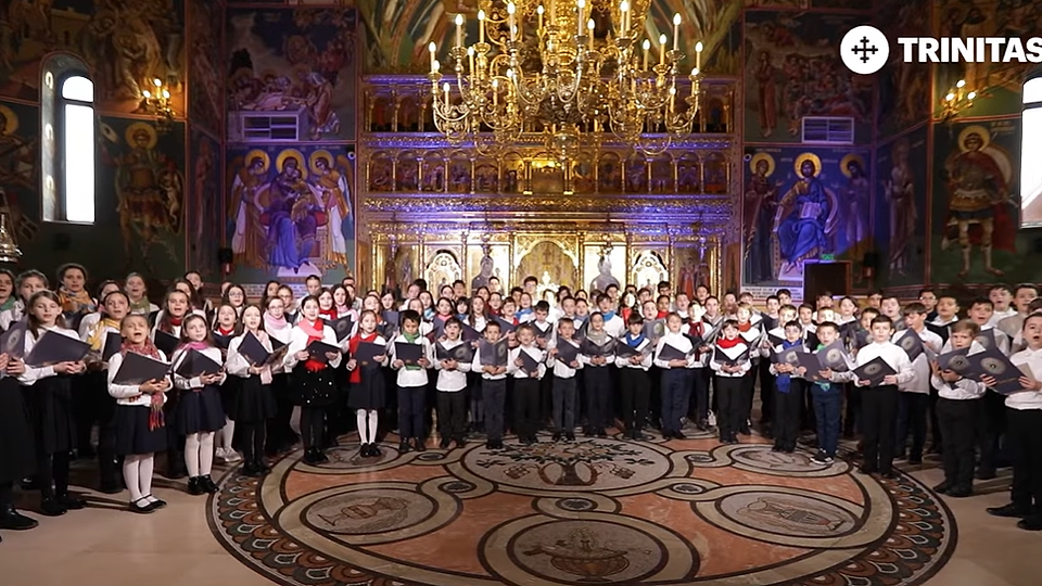 VIDEO | Copiii din Tronos Junior sunt batjocoriți la școală pentru credința lor creștin-ortodoxă: Le e teamă să poarte la vedere cruciulițele și să spună că merg la biserică
