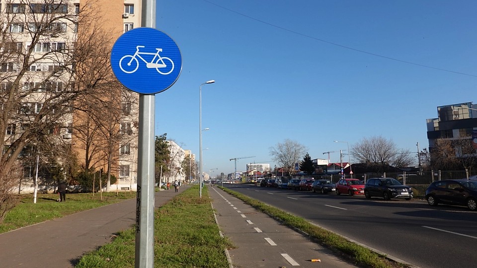 O nouă pistă de biciclete este planificată în București. Traseul va începe pe Bulevardul Libertății, va traversa zona Unirii și Bulevardul Decebal, iar destinația finală va fi pe Bulevardul Basarabia.
