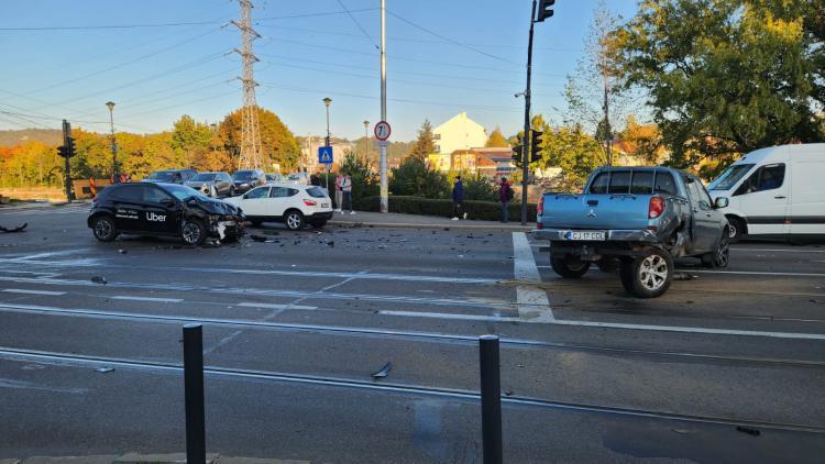 Șofer Uber, implicat într-un accident de circulație în zona podului Garibaldi