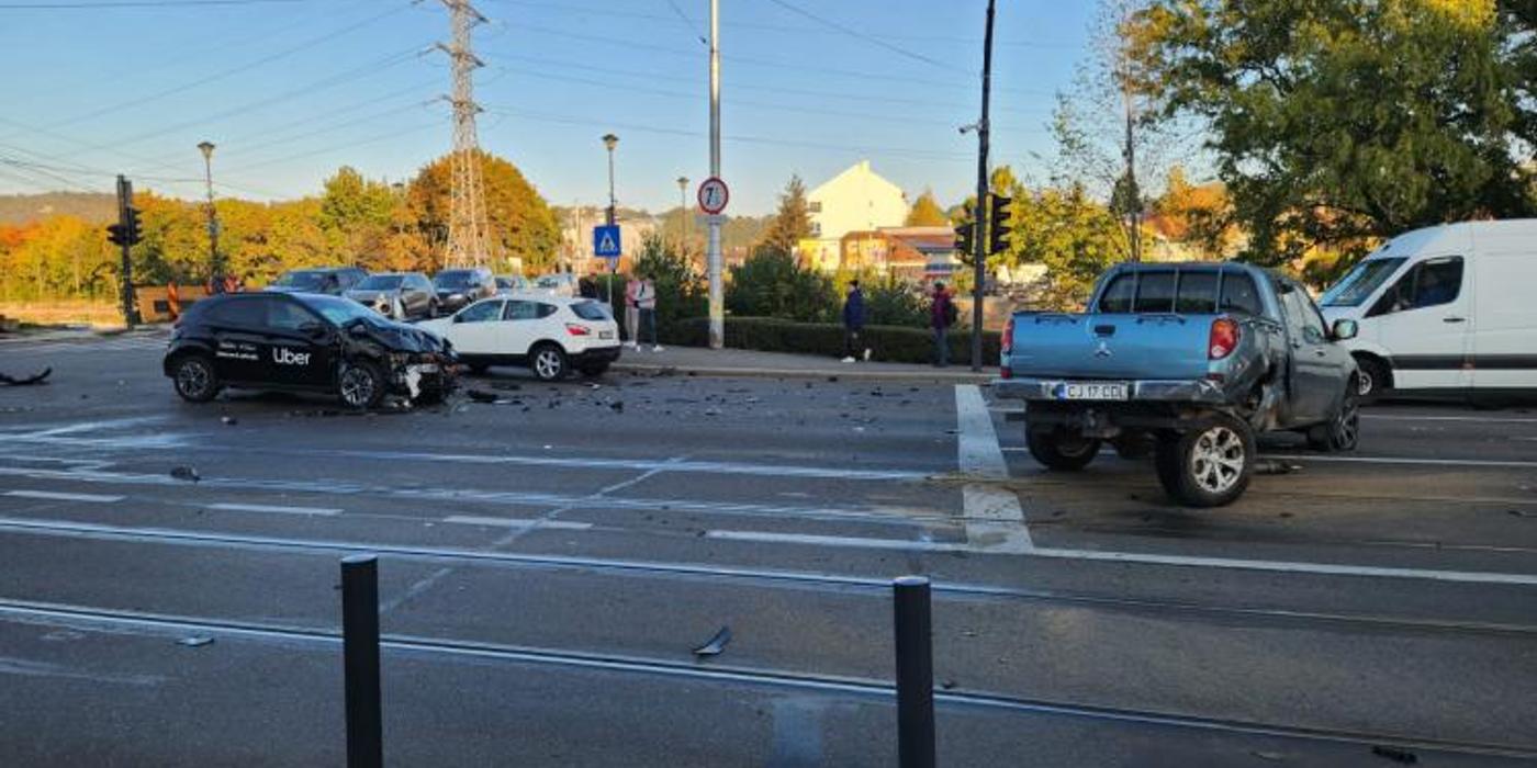 Șofer Uber, implicat într-un accident de circulație în zona podului Garibaldi