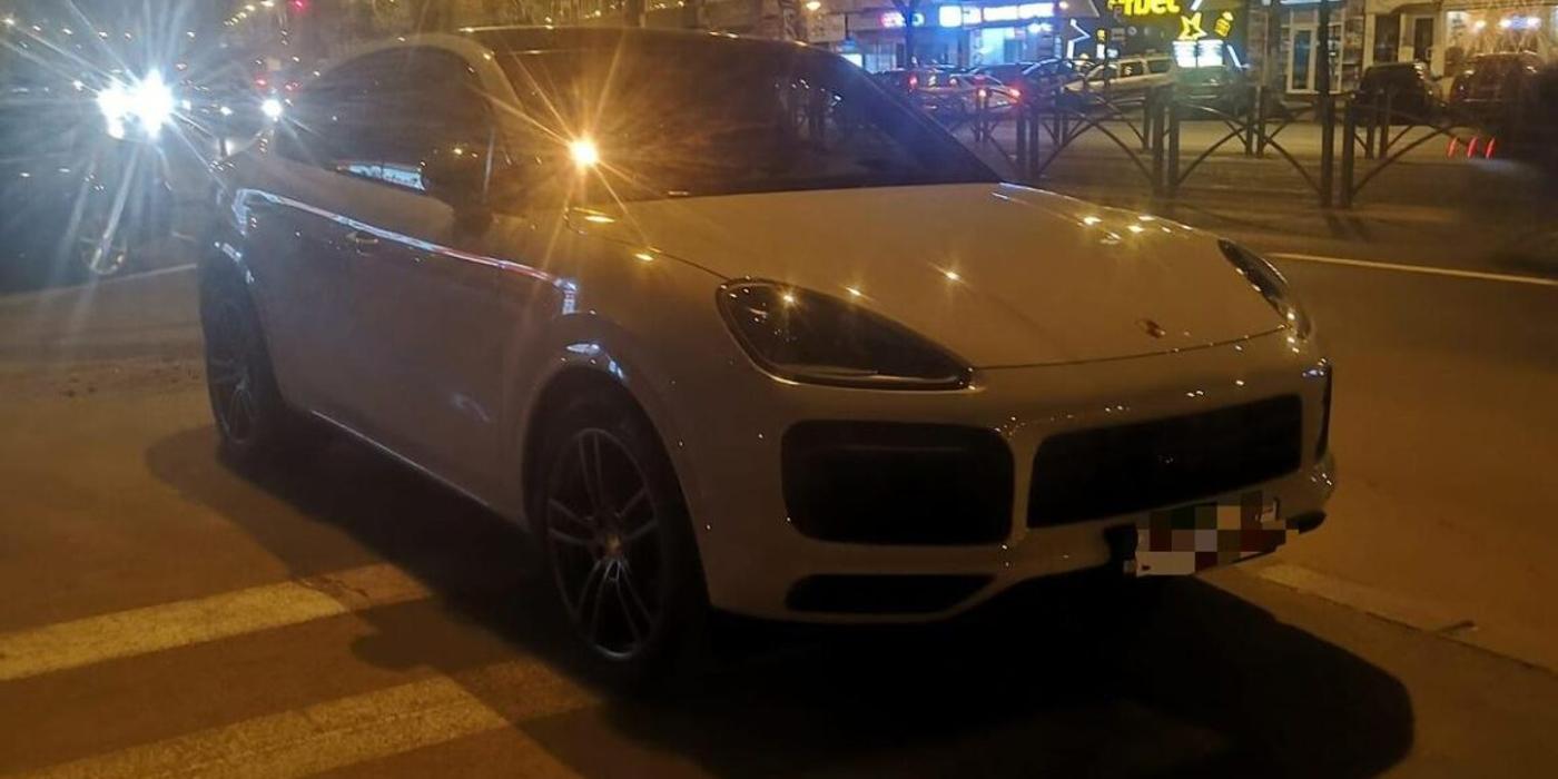 O nouă zi, o nouă mașină parcată neregulamentar în București