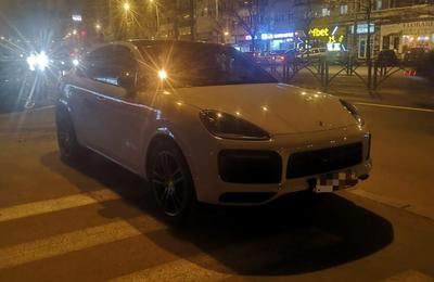 O nouă zi, o nouă mașină parcată neregulamentar în București