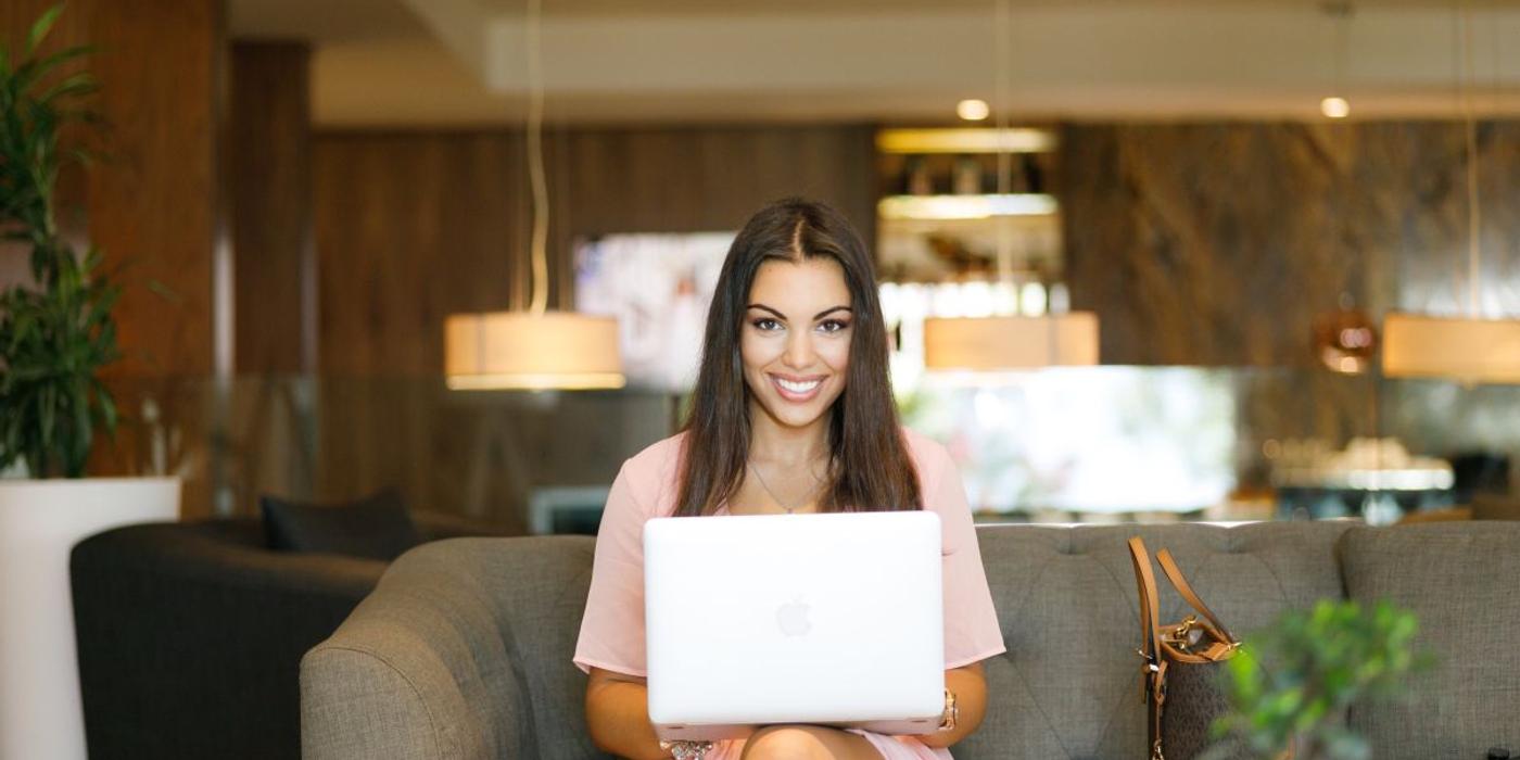 Merită citit: iată cum să faci mai mulți bani decât visai vreodată, într-un studio de videochat din București!