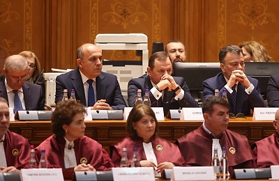 4 decizii juridice în favoarea menținerii pensiilor speciale la 25.000 lei. De ce nu vor fi tăiate?