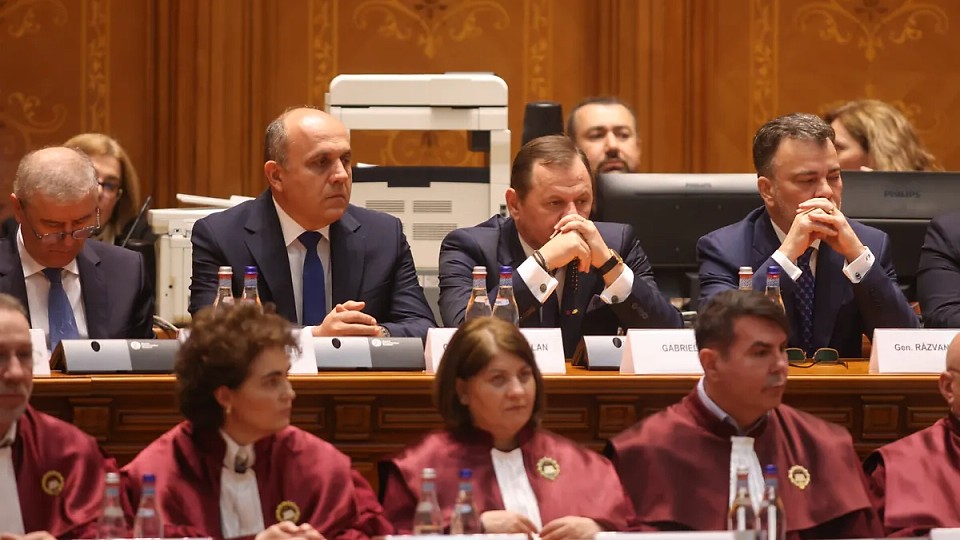 4 decizii juridice în favoarea menținerii pensiilor speciale la 25.000 lei. De ce nu vor fi tăiate?