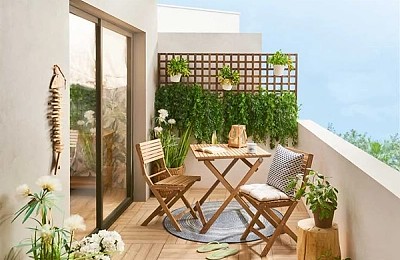 Cum aranjezi balconul pentru vară: idei simple pentru un mic spațiu de relaxare