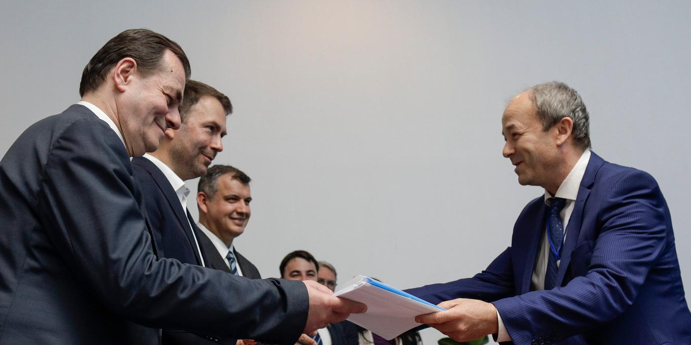 Alianța Dreapta Unită a depus lista de candidați la alegerile europarlamentare. Ce partide s-au înscris până acum în cursă