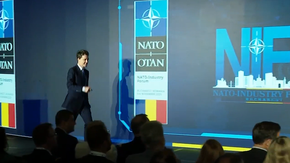 VIDEO | Nicușor Dan a făcut o altă gafă de protocol, la NATO Industry Forum: A fost salvat, ca de fiecare dată, de Delia Dinu