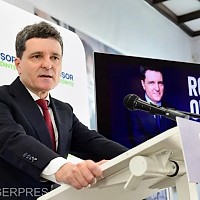 „Alegem între un om pe care și l-ar dori multe națiuni și altul cu o profesie neclară”