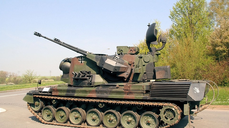 Cum lovește tunul Gepard, cea mai eficientă armă în războiul contra lui Putin. România are 36