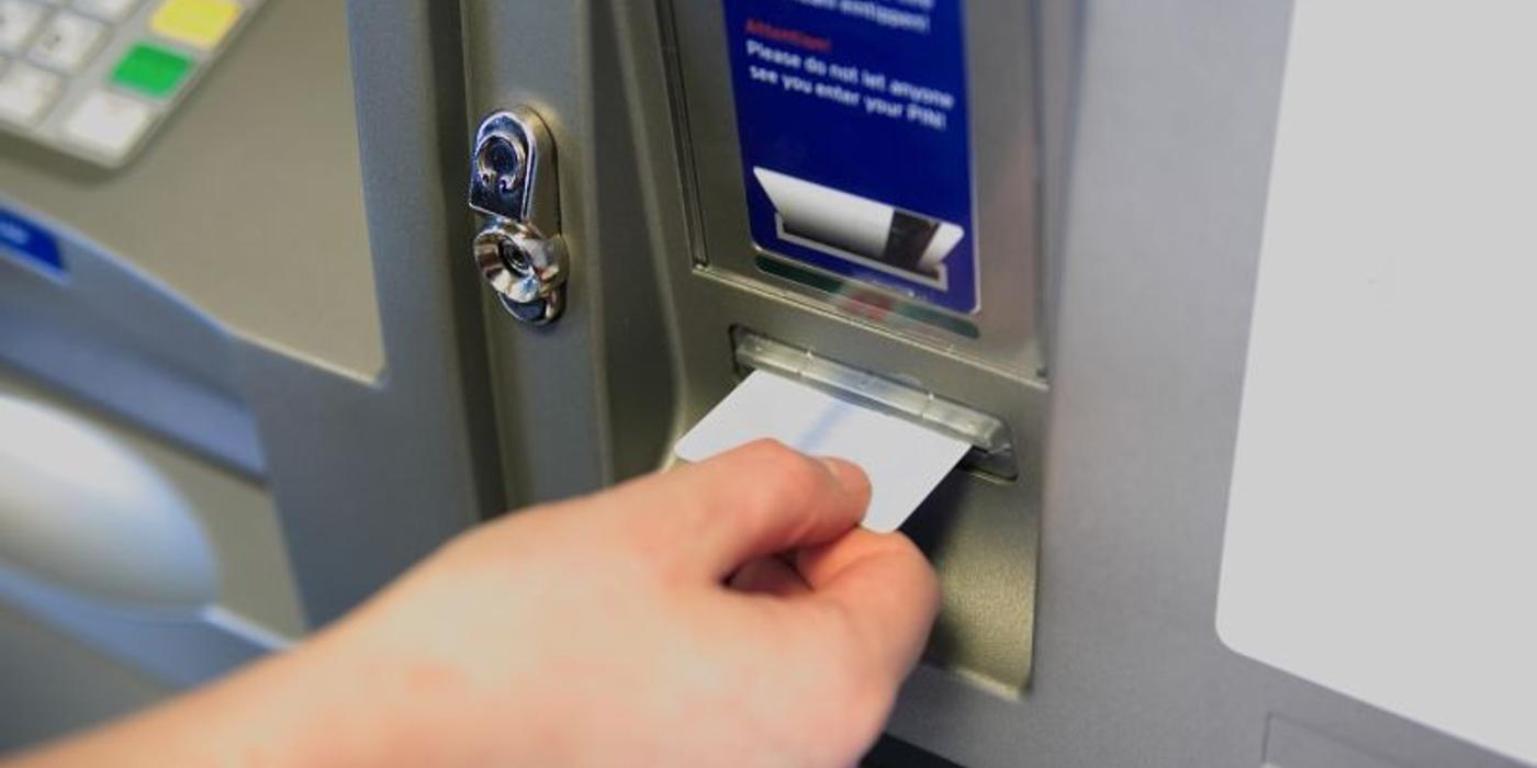 Un incendiu s-a produs la un bancomat în Mediaș, arzând banii din interiorul său