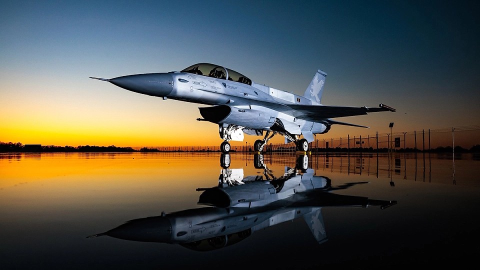 Piloții de F-16 ai Ucrainei zboară în orb. Antrenamentul, scurtat cu 3 luni. Pregătiți și în România