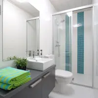 Despre design modern si functional intr-o baie mica