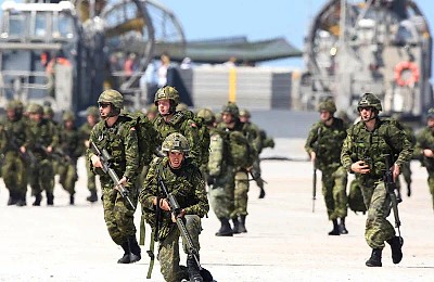 Canada simulează invadarea țării de către SUA. Tactici similare celor ale talibanilor împotriva forțelor NATO