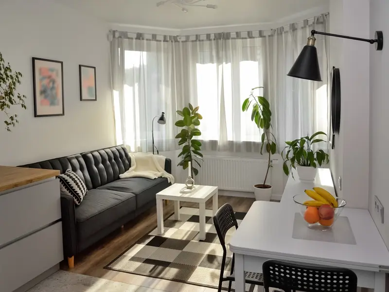 Ce modele de mese și scaune se potrivesc în apartamente mici? Ghid practic pentru alegeri inspirate