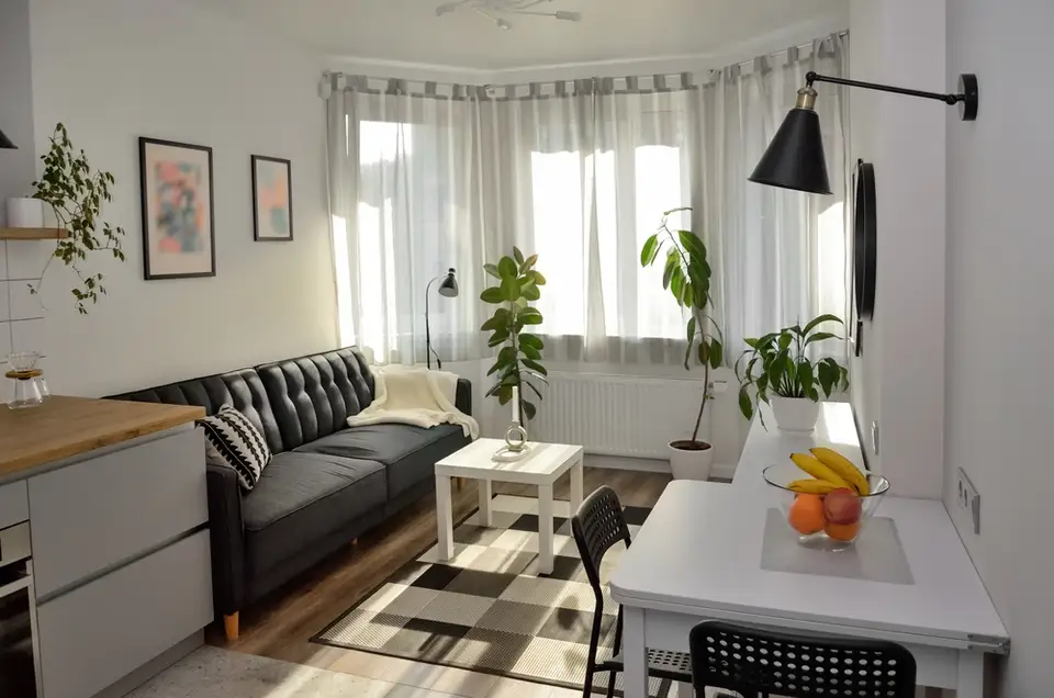 Choosing Tables and Chairs for Small Apartments: A Practical Guide