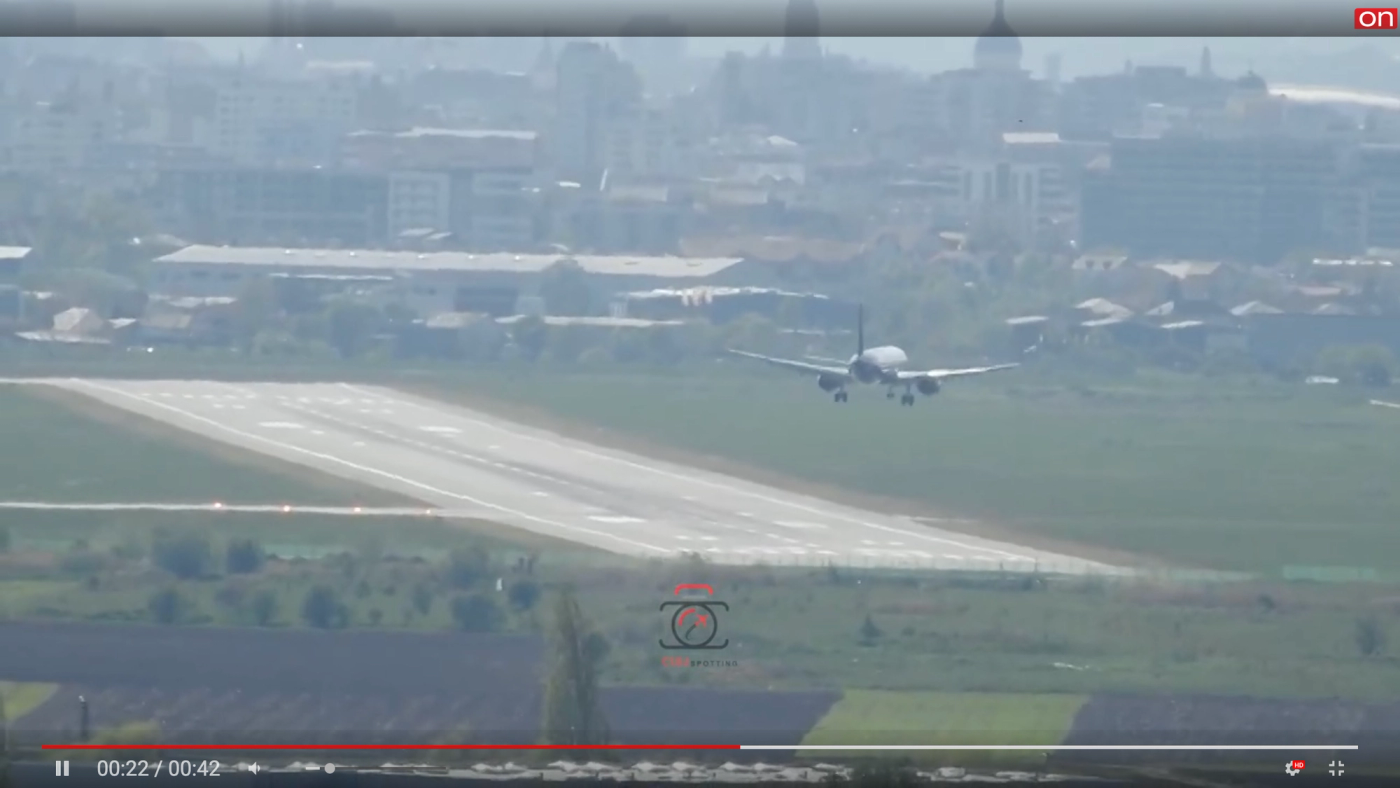 Aterizare dificilă pe vânt puternic la Aeroportul Internațional Avram Iancu din Cluj