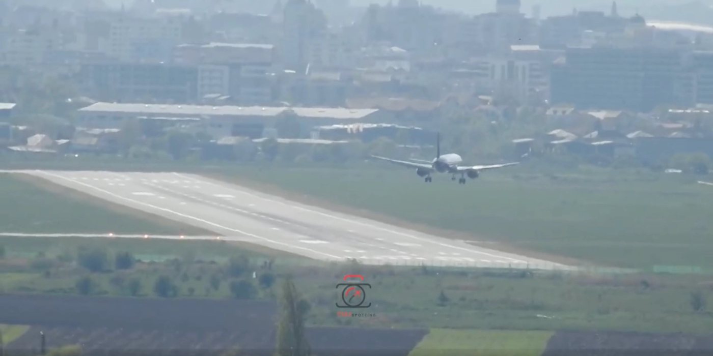 Aterizare dificilă pe vânt puternic la Aeroportul Internațional Avram Iancu din Cluj