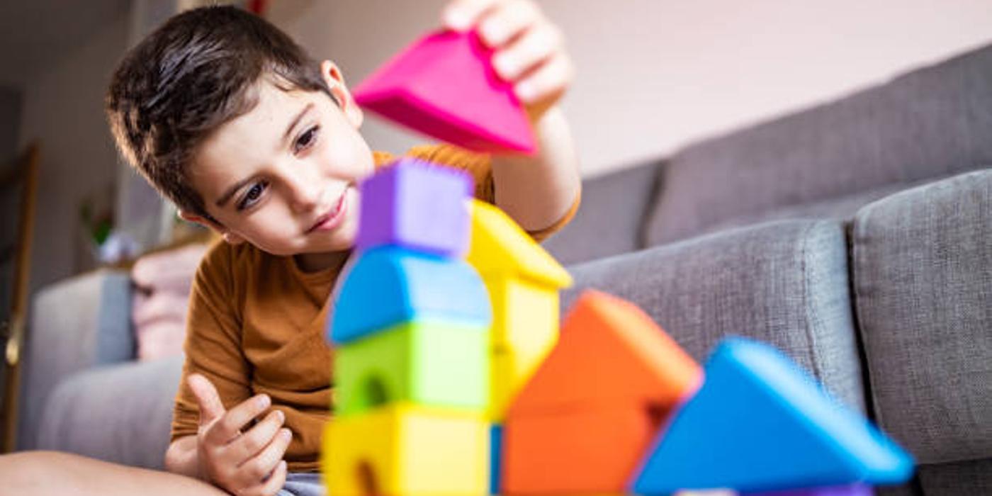 Jucării potrivite pentru copiii cu tulburări motorii