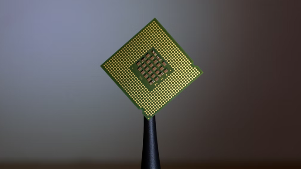 Primul om căruia i s-a implantat un cip cerebral Neuralink face dezvăluiri: Tehnic, sunt un cyborg