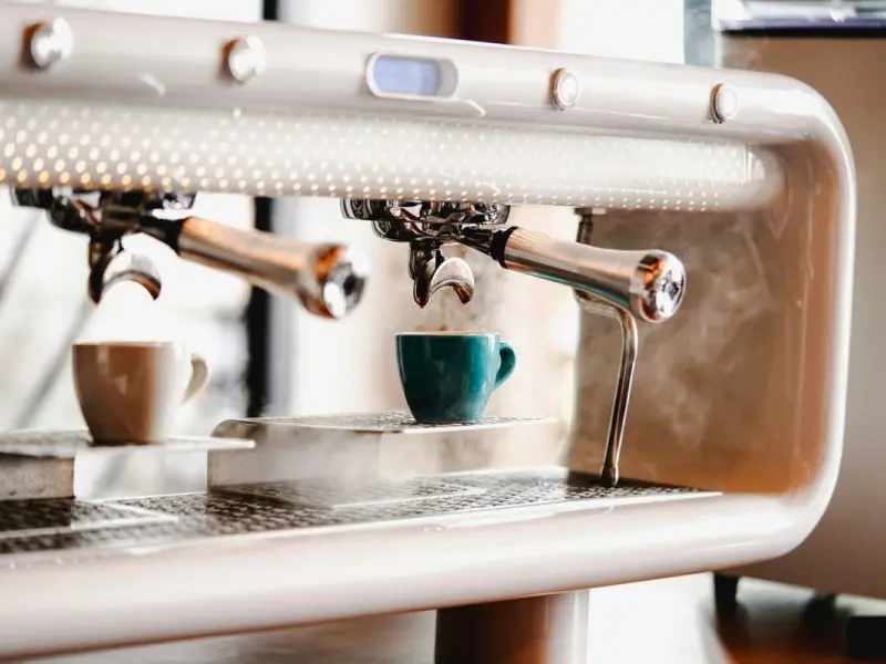 Cât de mult economisești dacă îți prepari cafeaua acasă: calcule reale și concluzii surprinzător de clare