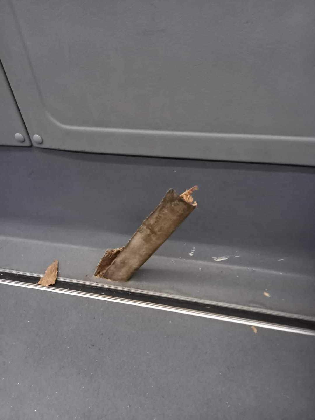 Nicuşor Dan, după ce o şină de tramvai a străpuns podeaua unui autobuz: Au rămas 50 de kilometri de linie de tramvai care sunt într-o stare deplorabilă