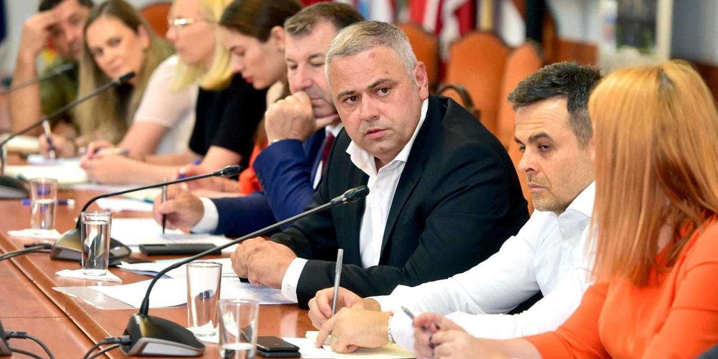 Ministrul Agriculturii: Scăderea preţurilor este o realitate în acest moment, într-un mare lanţ de magazine care a limitat adaosurile înainte de 1 august/ Trebuie să ne asigurăm că românii vor simţi cu adevărat efectele benefice