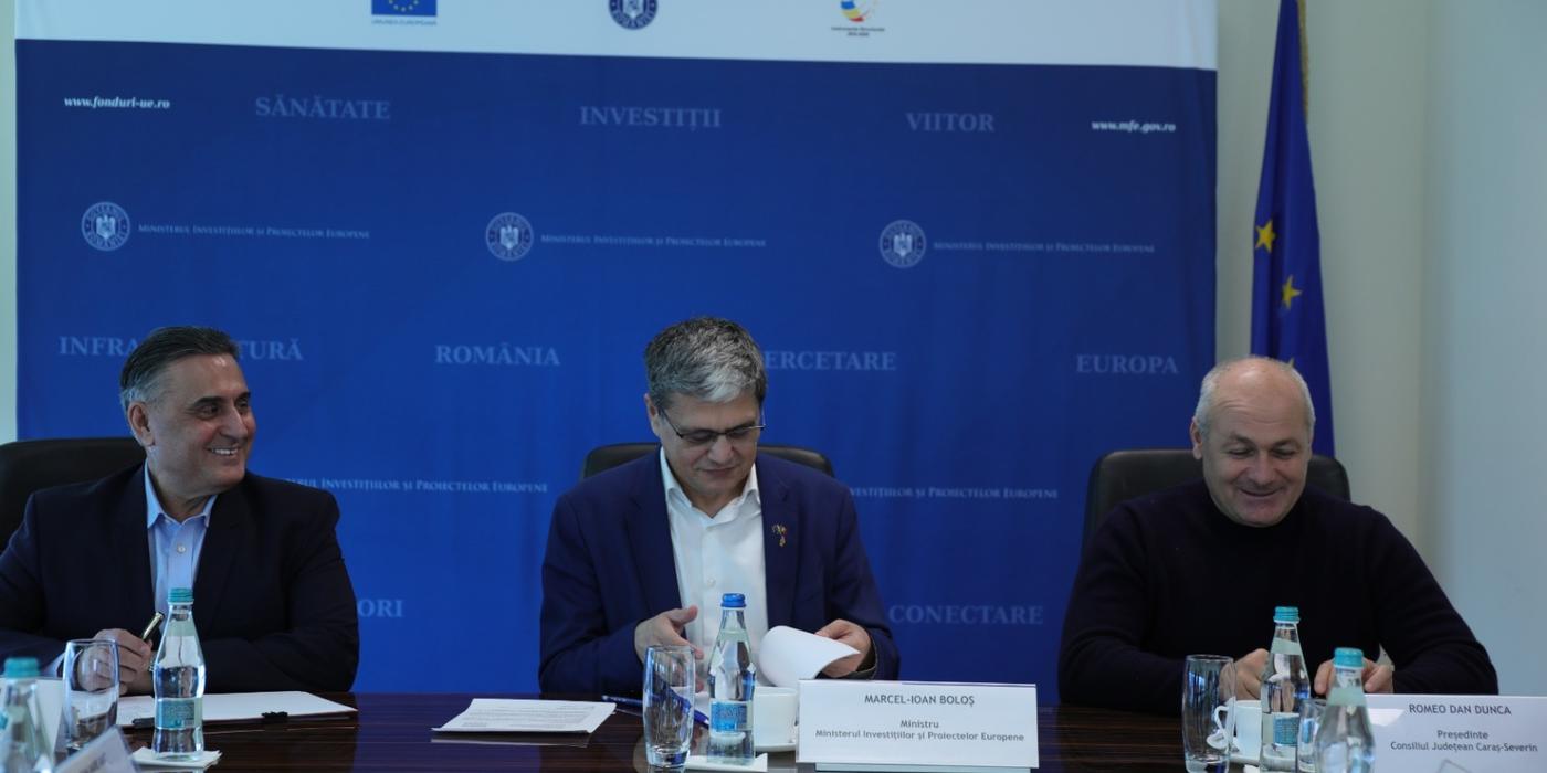 Contract de peste 200 de milioane de euro pentru extinderea reţelei de apă-canal din Caraş-Severin, semnat/ Peste 14.000 de locuitori vor beneficia de servicii conforme de alimentare cu apă