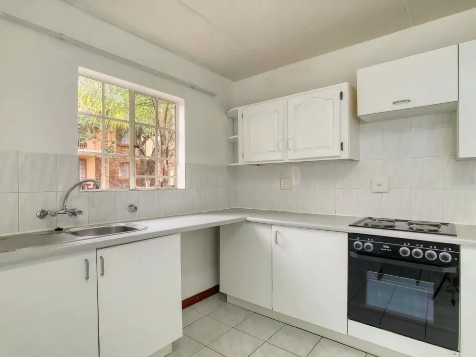 Kitchen Cabinet Organization: Maximize Your Space!