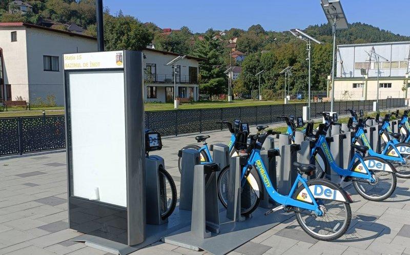 Primăria Dej: Primăria municipiului Dej a început amplasarea bicicletelor în stațiile de andocare