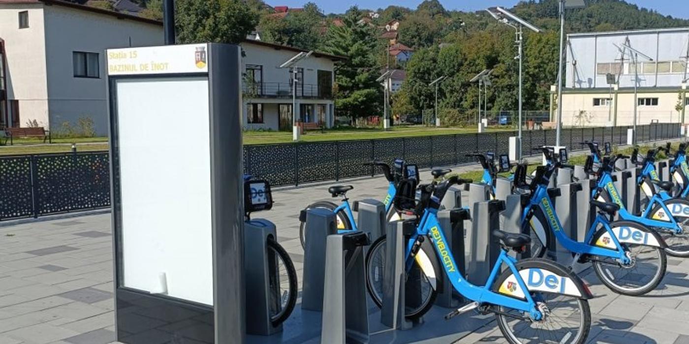 Primăria Dej: Primăria municipiului Dej a început amplasarea bicicletelor în stațiile de andocare