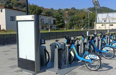 Primăria Dej: Primăria municipiului Dej a început amplasarea bicicletelor în stațiile de andocare