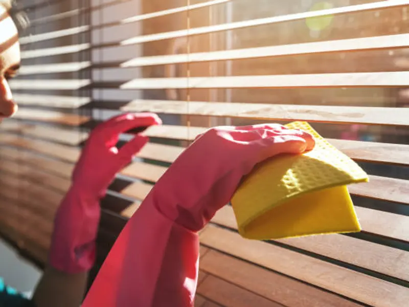 Top 5 soluții utile pentru curățarea eficientă a storurilor de aluminiu