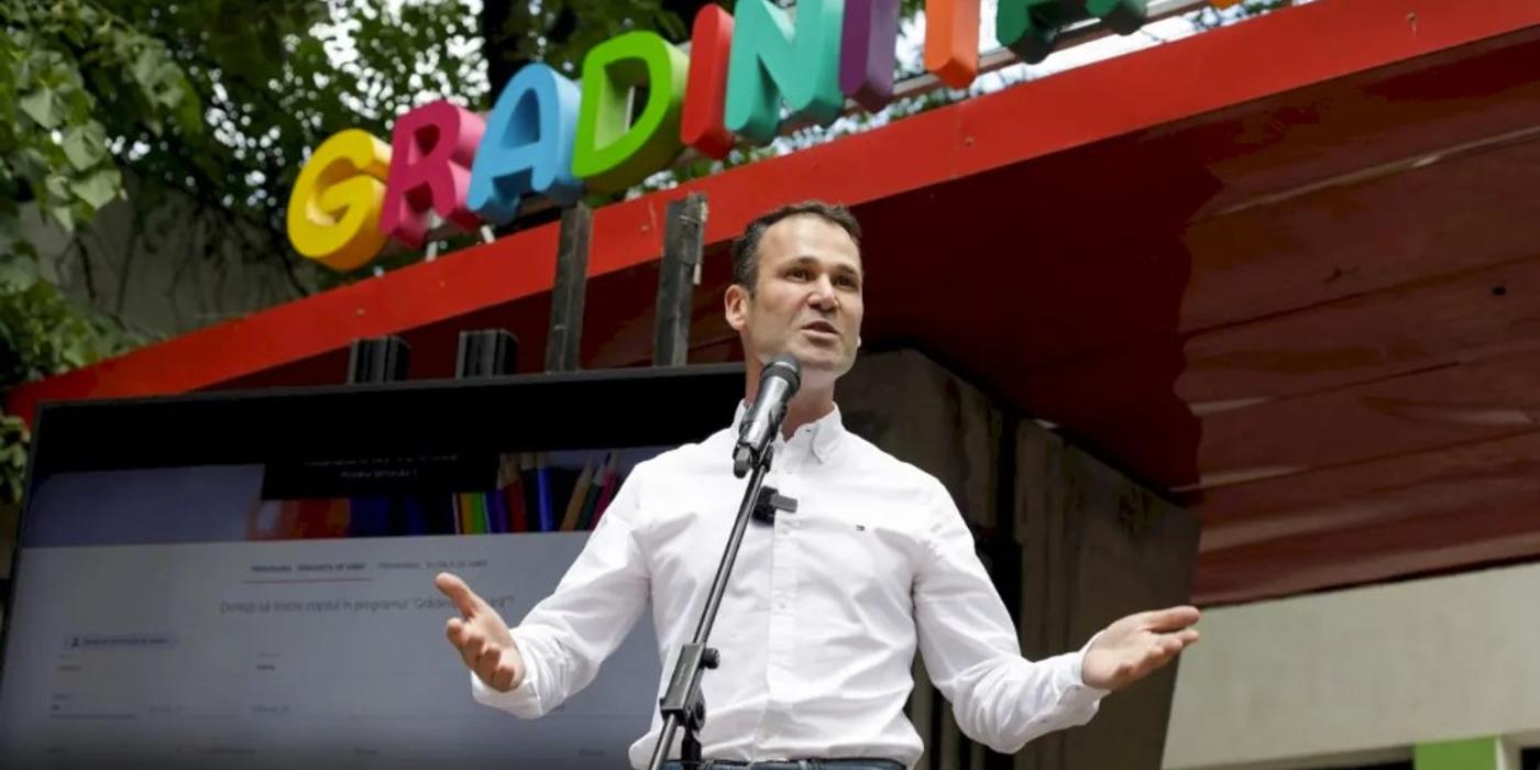 Robert Negoiță a anunțat luni, 26 iunie 2023, că a fost deschisă platforma de înscrieri online la grădinițele de vară