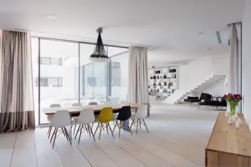 Nonconformism si combinatie de stiluri intr-o casa din Bucuresti