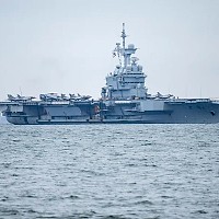 Rusia a trimis o dronă să spioneze portavionul nuclear al Franței, aflat într-un port suedez. A fost doborâtă