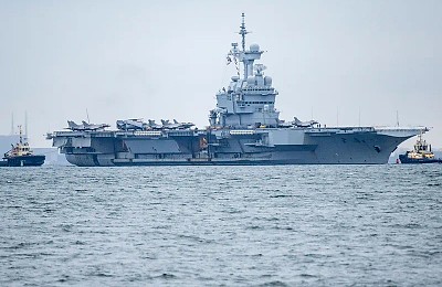 Rusia a trimis o dronă să spioneze portavionul nuclear al Franței, aflat într-un port suedez. A fost doborâtă