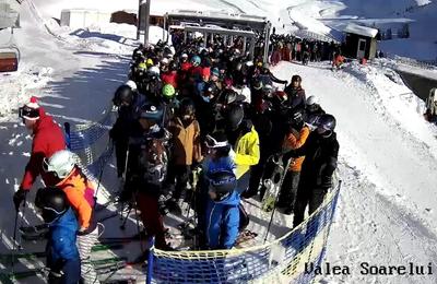 Amendă pentru administratorul instalaţiilor de transport din Sinaia, în urma aglomeraţiei create la telecabină şi telegondolă / Firma, obligată să dea înapoi banii celor care au plătit şi nu au putut beneficia de servicii