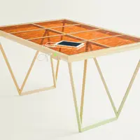 Masa Solar Powered Current, o piesa de mobilier care e in acelasi timp si o sursa de energie