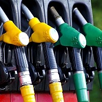 Benzina și motorina se scumpesc din nou. Cât vom plăti în plus la pompă