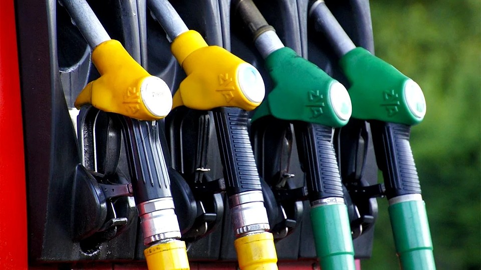 Benzina și motorina se scumpesc din nou. Cât vom plăti în plus la pompă