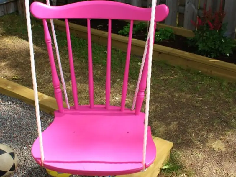 Cum sa faci un leagan dintr-un scaun?