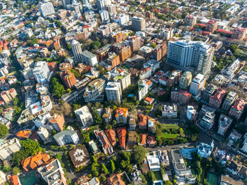 Apartament vs. casă: Care este cea mai bună alegere pentru tine? Factori de luat în calcul în funcție de stilul de viață și buget