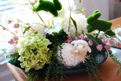 Aranjamente florale originale pentru Paste