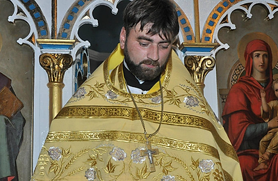 Ucraina | Preotul român Oleg Ostafiuc din regiunea Cernăuți a fost ridicat la un punct de control, mobilizat forțat și trimis la un centru de instrucție militară