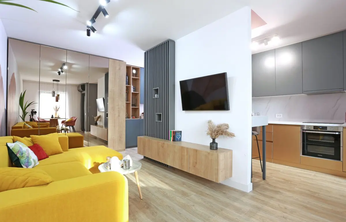 Amenajare moderna in culori vibrante intr-un apartament de 2 camere si 54 mp
