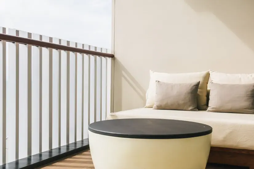 10 trucuri simple privind amenajarea balconului în stil minimalist, dar elegant